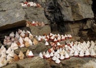 Tsa-tsa – offerings in holy cave