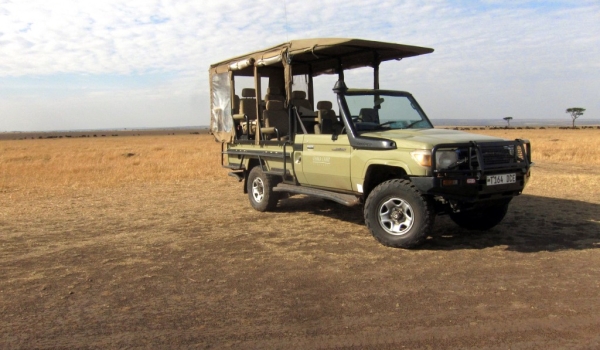 Our Land Rover – Kenya border