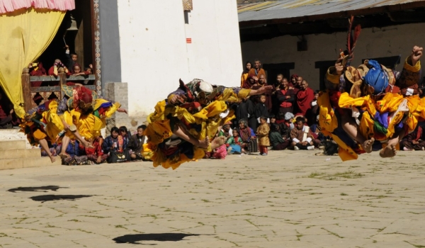 4 monks jumping up