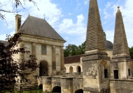 Entrance – Paired obelisks